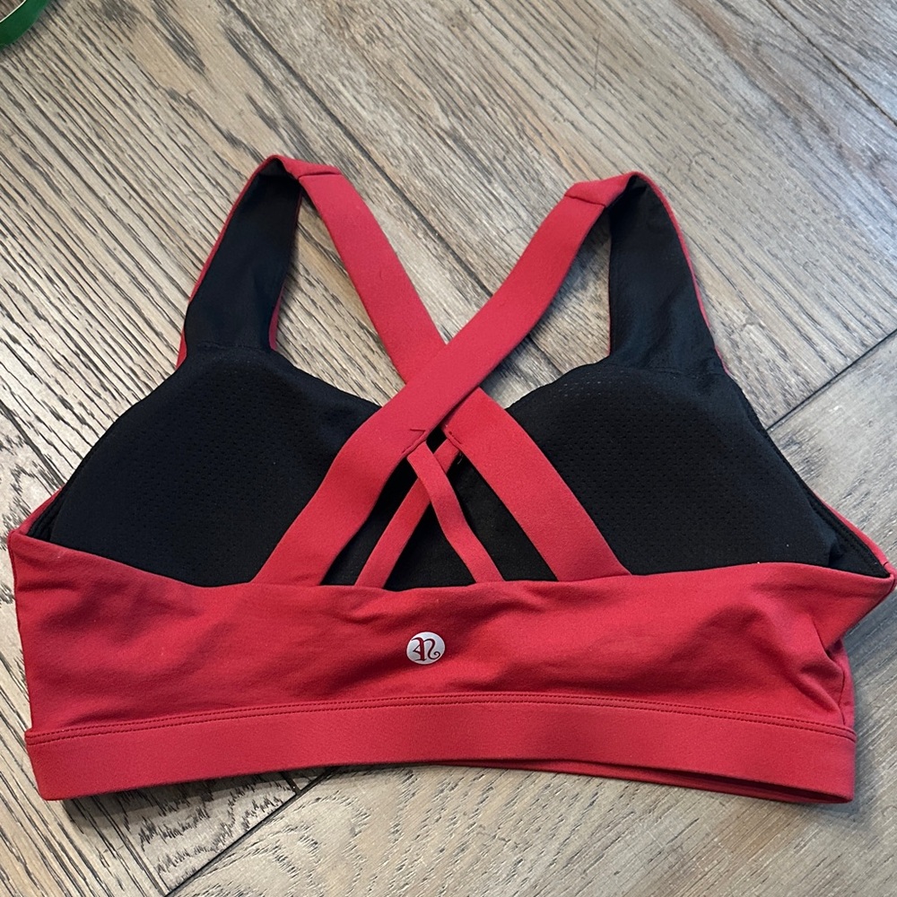 RUNNING GIRL Red Strappy Crisscross Back Sports Bra Mesh Lining Gym Top